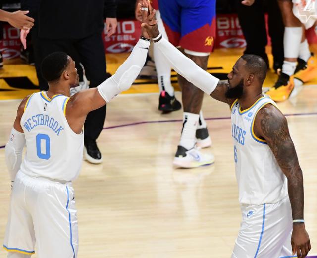 LOL世界赛官网-5连败后湖人进攻终回暖 詹姆斯：要相信自己的打法